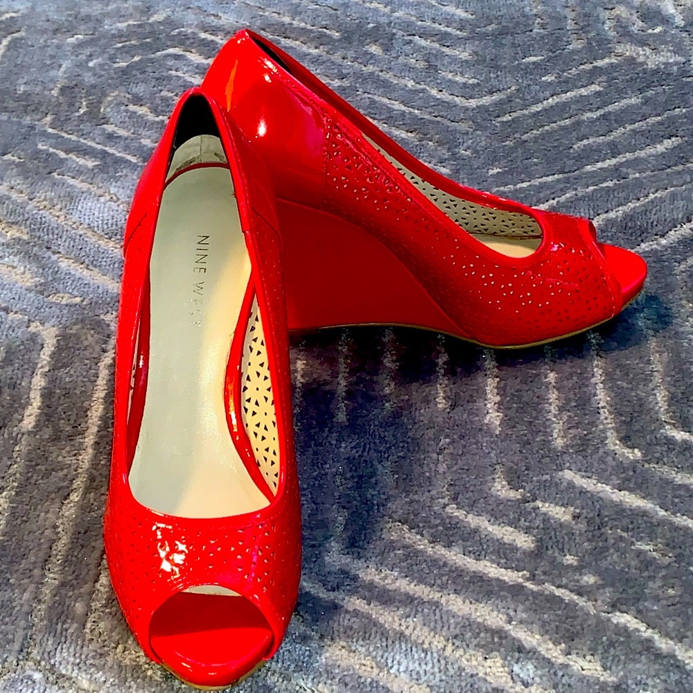 Nine West Laser Cut Wedges SZ 6